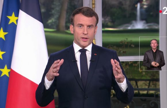 Macron veut aborder 2020 en mouvement, malgré l’enlisement