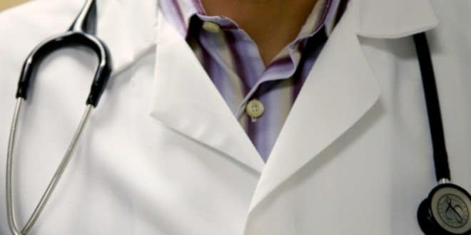 Grève des médecins : ce milliardaire propose de payer 6 mois de salaire aux grévistes