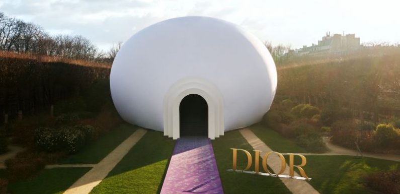Sorties Pénétrez dans les coulisses d’un défilé Dior avec l’artiste Judy Chicago