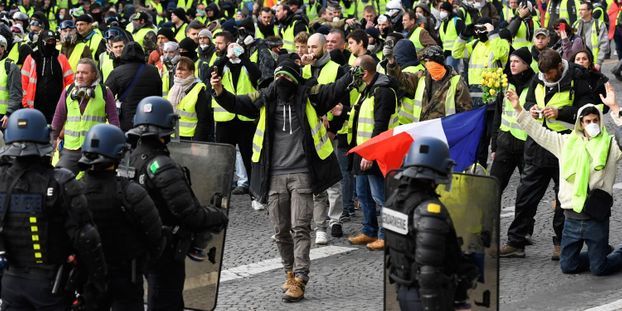 Retraites : des gilets jaunes se joignent au cortège parisien