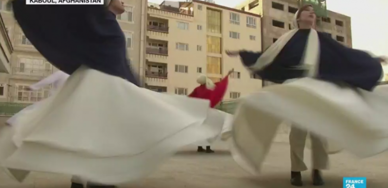 En Afghanistan, des femmes pratiquent le Sama, danse soufie réservée aux hommes