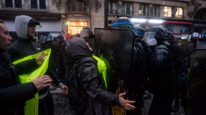 Violences policières : l’exécutif contraint de répondre à la montée des polémiques