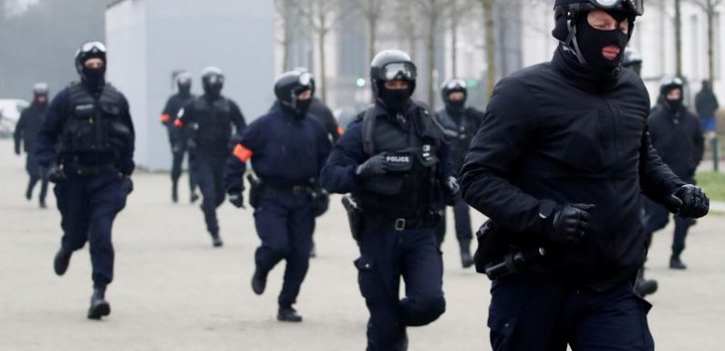 Castaner annonce le retrait d’une grenade controversée