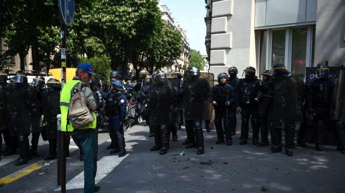 Des avocats de « gilets jaunes » portent plainte contre les contrôles d’identité « déportés »