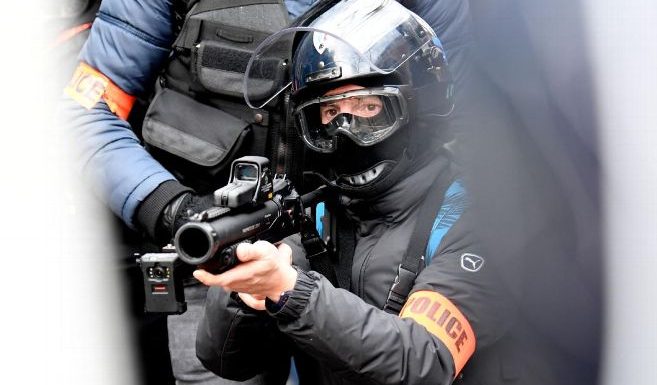 Les violences policières, signe d’une « crise profonde » de l’institution