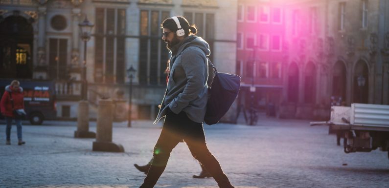 Ce casque audio pourrait prévenir les piétons en cas de danger sur la route