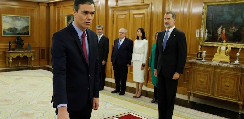 De l’alliance avec la gauche radicale à l’essor de la droite dure, les défis de Pedro Sanchez en Espagne