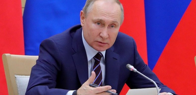 Russie : au Kremlin, Vladimir Poutine lève un coin du voile de son « plan de succession »
