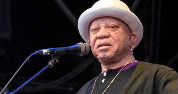 « J’avais oublié que l’aéroport guinéen est français », Salif Keita humilié à l’aéroport de Conakry