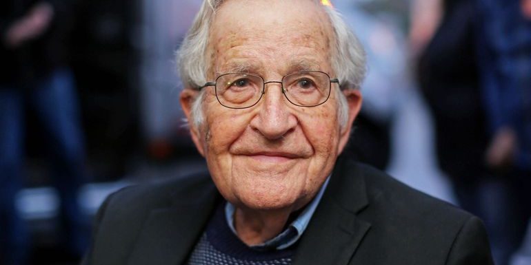 Noam Chomsky: “Nous sommes en train de détruire la possibilité d’une vie humaine organisée”