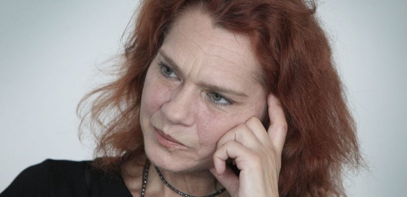 La liberté d’écrire face à la justice turque : le procès de l’écrivaine Asli Erdogan commence