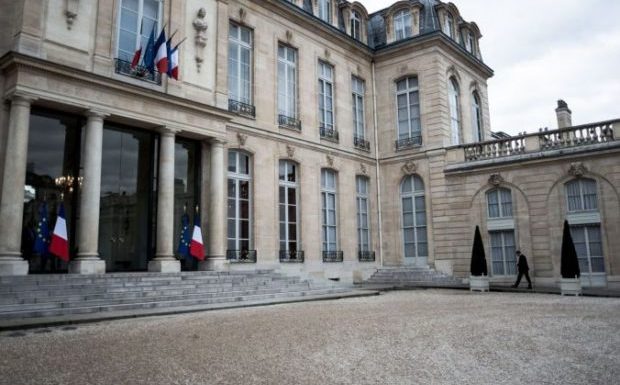 Voitures électriques, cuisine bio et gourdes… : l’Élysée opère sa transition verte