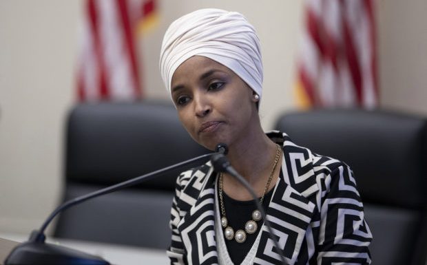 Etats-Unis : la député musulmane Ilhan Omar traite de fake news le témoignage affirmant qu’elle aurait épousé son frère pour lui donner des papiers