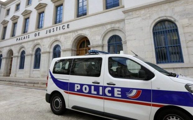 Montélimar : un couple de femmes victime d’insultes homophobes et agressé au couteau par des « jeunes », dont un mineur de 14 ans