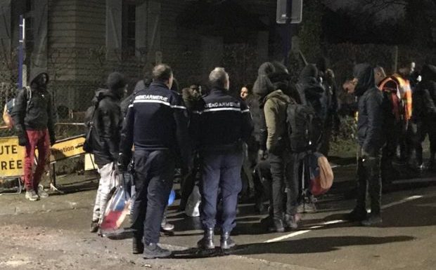 Ouistreham (14) : bagarre générale au couteau entre une soixantaine de migrants soudanais et tchadiens, 20 blessés