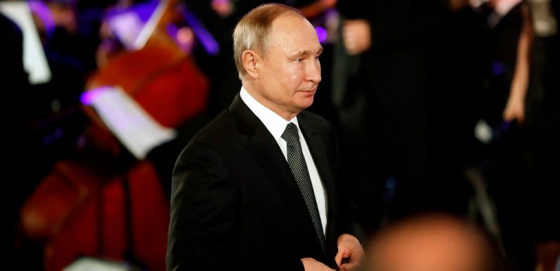 Lawmakers Are Warned That Russia Is Meddling to Re-elect Trump
