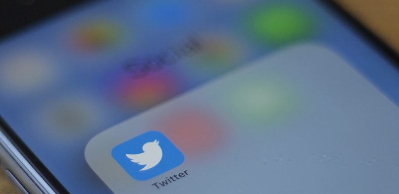 Pour lutter contre les faux contenus, Twitter va retirer ou étiqueter certaines publications