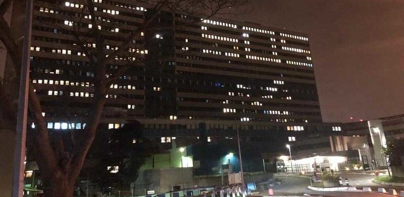 Hôpital Henri Mondor : des soignants lancent un SOS lumineux sur la façade de l’établissement