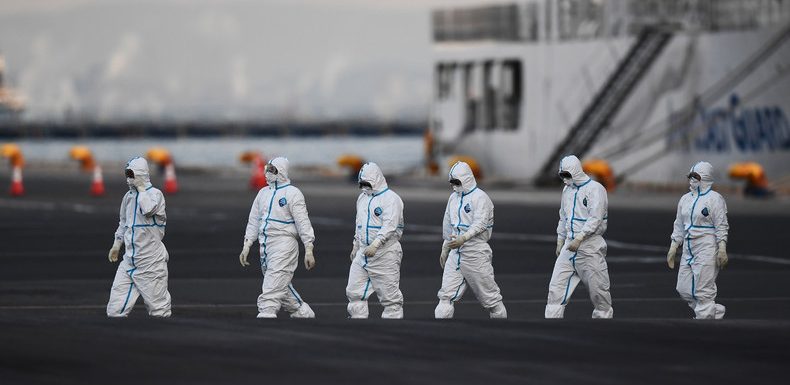 Coronavirus : 1 000 morts en Chine, plus de 43 000 personnes infectées dans le monde