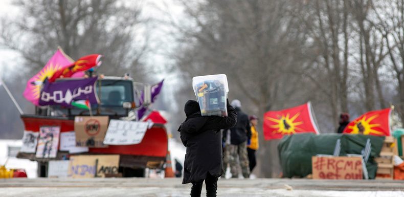 Canada : des Amérindiens mettent la pression sur Trudeau en bloquant le trafic ferroviaire