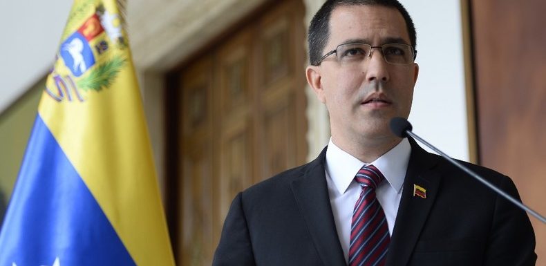 «Pas d’excuses absurdes» : Caracas appelle Paris à relire la Convention de Vienne sur la diplomatie
