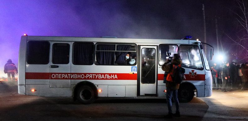Coronavirus : en Ukraine, les évacués de Wuhan accueillis par la population avec des jets de pierre