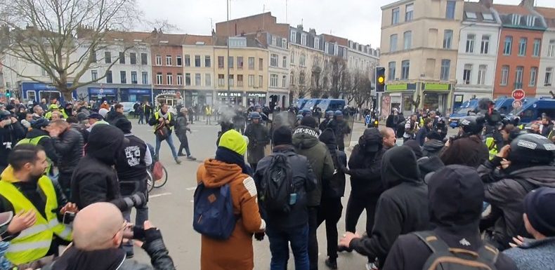 Acte 67 à Lille : face-à-face tendu entre les Gilets jaunes et les forces de l’ordre