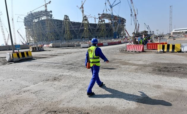 Mondial-2022 au Qatar: Vinci visé par une enquête pour « travail forcé »