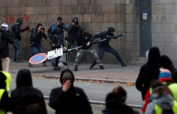 Black blocs et casseurs : les services de renseignements craignent un basculement vers le terrorisme