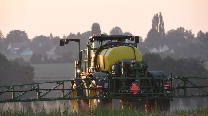 Des pesticides suspectés d’être des perturbateurs endocriniens ou cancérogènes dans l’air