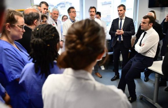 Coronavirus : « Le virus circule déjà parmi nous », annonce un médecin lors d’une visite de Macron à l’hôpital