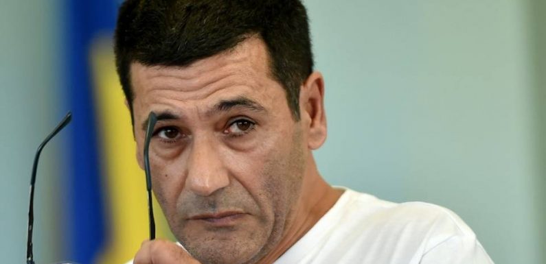 Masque en silicone, appels via Skype… Un as de l’arnaque jugé pour s’être fait passer pour Jean-Yves Le Drian