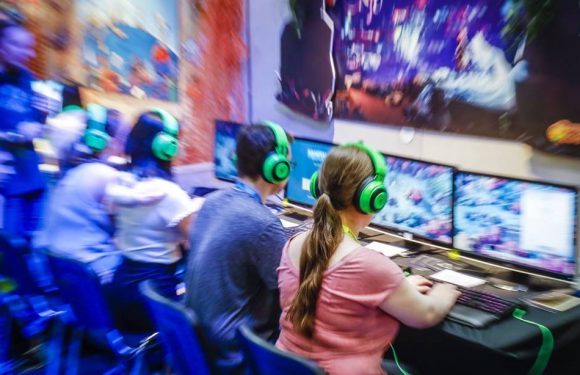 VIDEO. Cyberharcèlement, insultes, accès limité… Comment les joueuses font-elles face au sexisme dans l’e-sport ?