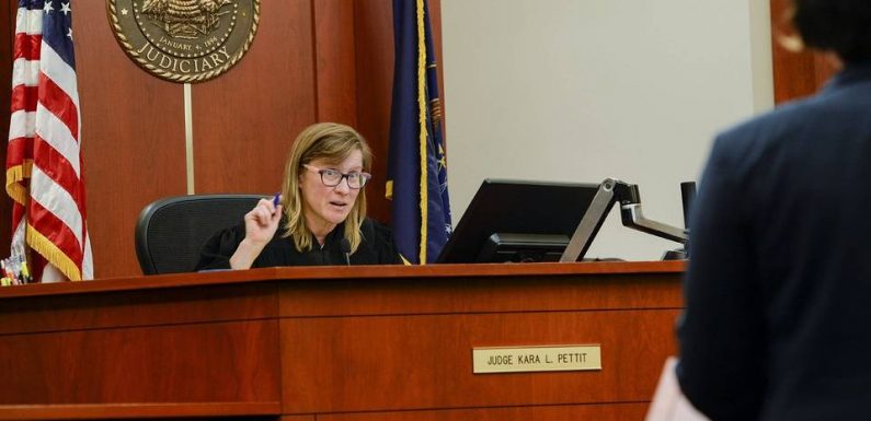 Etats-Unis: Une femme plaide coupable d’avoir été seins nus devant son mari