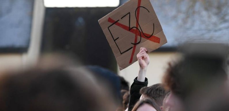 Réforme du bac : Elèves « sous pression », complexité… Un rapport critique les E3C et le système des spécialités
