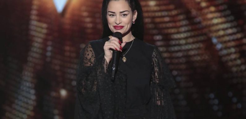 « The Voice »: «J’ai désobéi à l’interdiction de chanter en public», souligne la chanteuse gitane Nessa