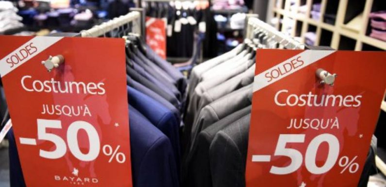 Bientôt une note environnementale et sociale sur les vêtements, façon « Nutri-Score » ?