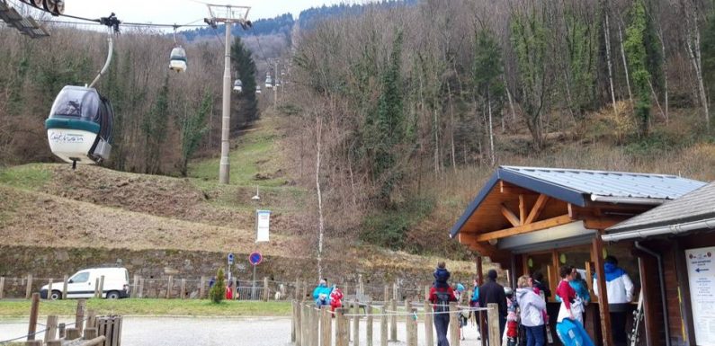 Pyrénées : « Une bouffée d’oxygène »… A Superbagnères, on salue la livraison de neige par hélicoptère malgré la polémique