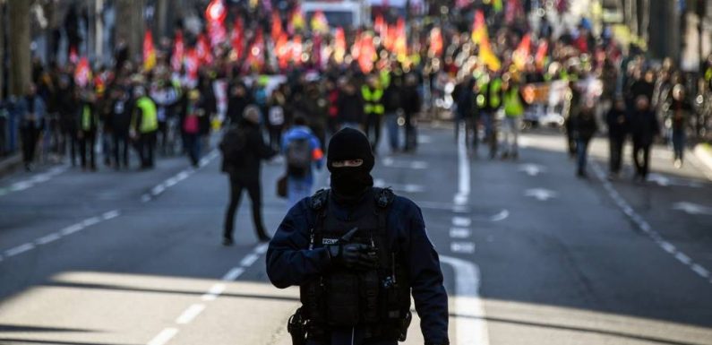 Réforme du bac : Des policiers cagoulés ont-ils contraint des lycéens parisiens à passer les épreuves de contrôle continu ?