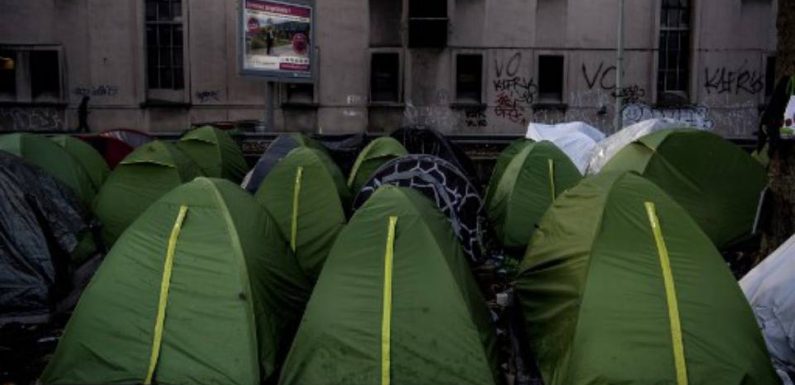 La police évacue le dernier campement de migrants du nord-est de Paris
