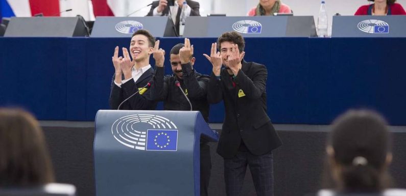 Marseille : On a retrouvé les lycéens qui ont fait le signe « Jul » au Parlement européen