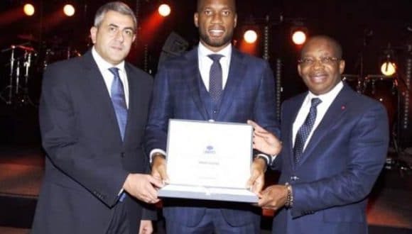 Drogba mobilise 15 milliards de dollars pour son pays