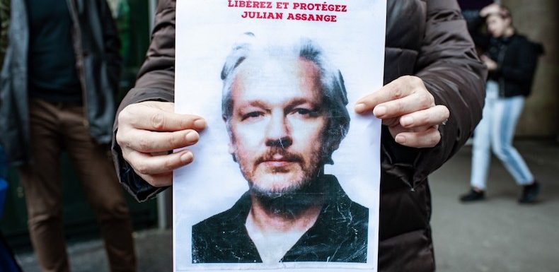 Humaniste ou dangereux mégalomane ? Portait de Julian Assange
