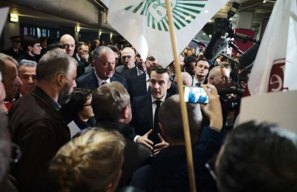 Pris à partie au Salon de l’agriculture, Macron promet de recevoir un groupe de « gilets jaunes »