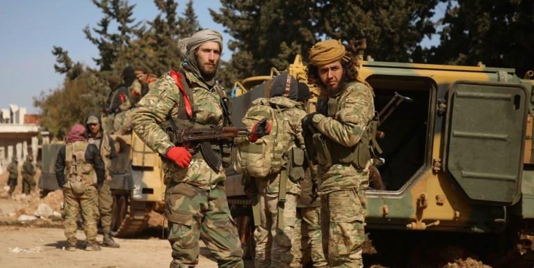 Syrie: cinq soldats turcs tués par Damas dans le nord-ouest, l’exode de civils continue