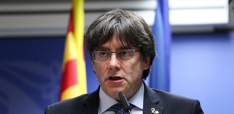 À Perpignan, l’indépendantiste catalan Carles Puigdemont accueilli en rock star pour un meeting « historique »