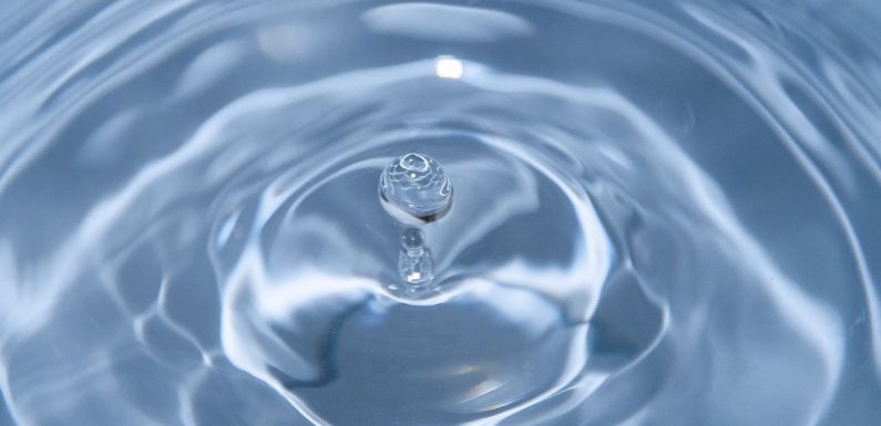 Un générateur expérimental allume cent LED avec une simple goutte d’eau