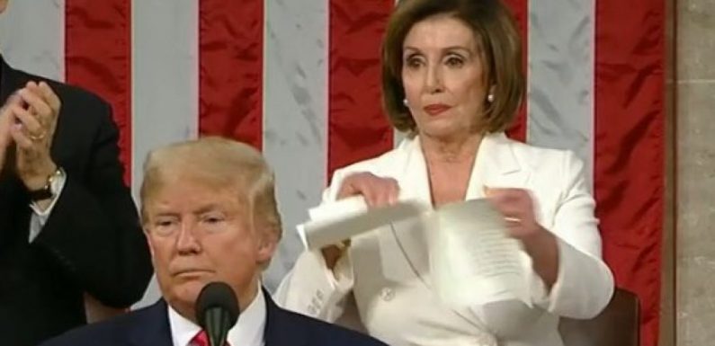 Donald Trump ridiculise Nancy Pelosi