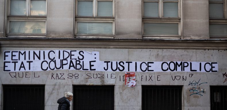 Trans : suffit-il de s’autoproclamer femme pour pouvoir exiger d’être considéré comme telle ?