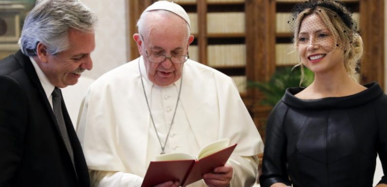 Scandales au Vatican lors de la visite du président argentin